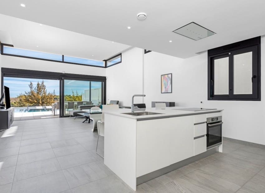 Chalet de 4 habitaciones en San Miguel de Salinas en venta con piscina - 695.000 € (Ref: 9340178)