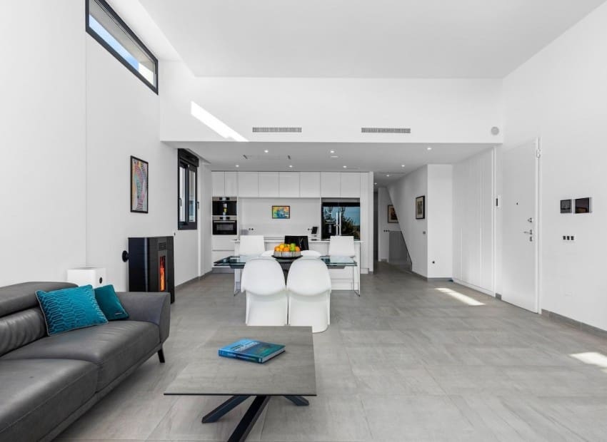 Chalet de 4 habitaciones en San Miguel de Salinas en venta con piscina - 695.000 € (Ref: 9340178)