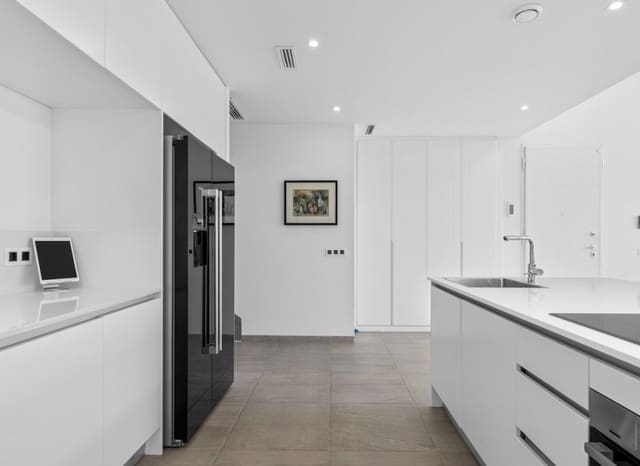 Chalet de 4 habitaciones en San Miguel de Salinas en venta con piscina - 695.000 € (Ref: 9340178)