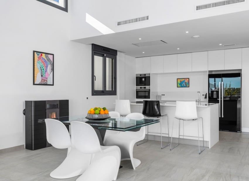 Chalet de 4 habitaciones en San Miguel de Salinas en venta con piscina - 695.000 € (Ref: 9340178)