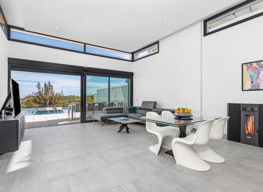 Chalet de 4 habitaciones en San Miguel de Salinas en venta con piscina - 695.000 € (Ref: 9340178)