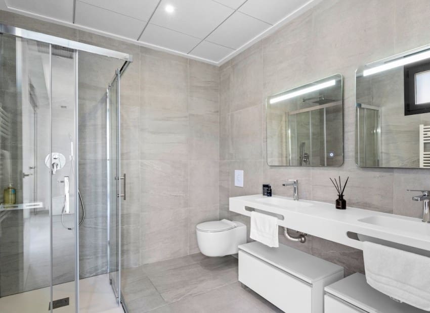 Chalet de 4 habitaciones en San Miguel de Salinas en venta con piscina - 695.000 € (Ref: 9340178)