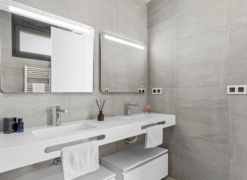 Chalet de 4 habitaciones en San Miguel de Salinas en venta con piscina - 695.000 € (Ref: 9340178)