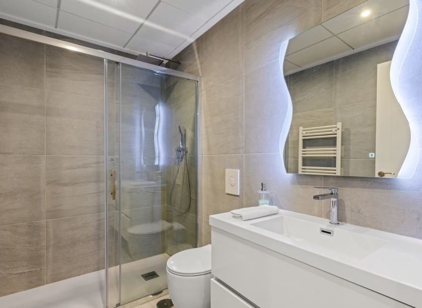 Chalet de 4 habitaciones en San Miguel de Salinas en venta con piscina - 695.000 € (Ref: 9340178)