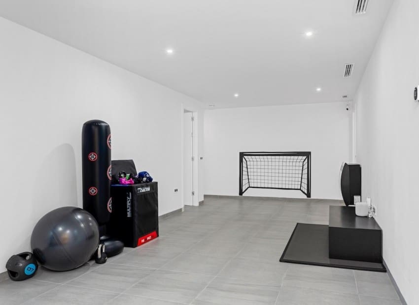 Chalet de 4 habitaciones en San Miguel de Salinas en venta con piscina - 695.000 € (Ref: 9340178)