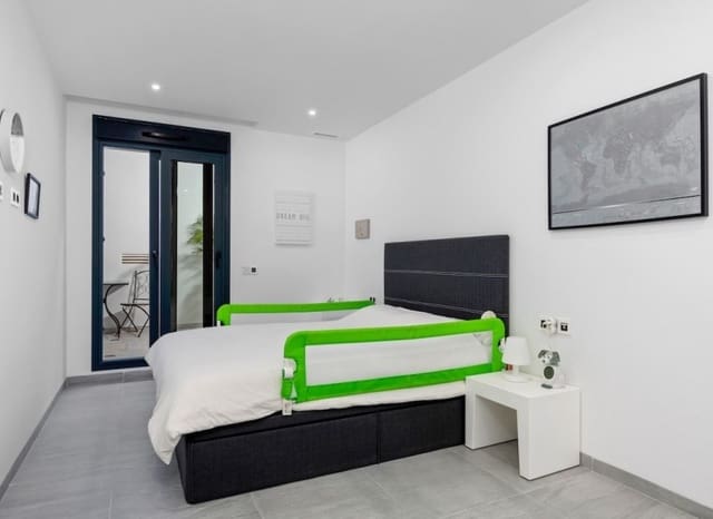 Chalet de 4 habitaciones en San Miguel de Salinas en venta con piscina - 695.000 € (Ref: 9340178)