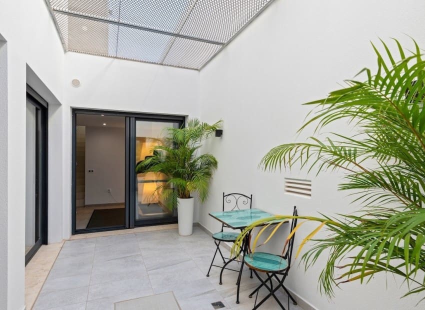 Chalet de 4 habitaciones en San Miguel de Salinas en venta con piscina - 695.000 € (Ref: 9340178)