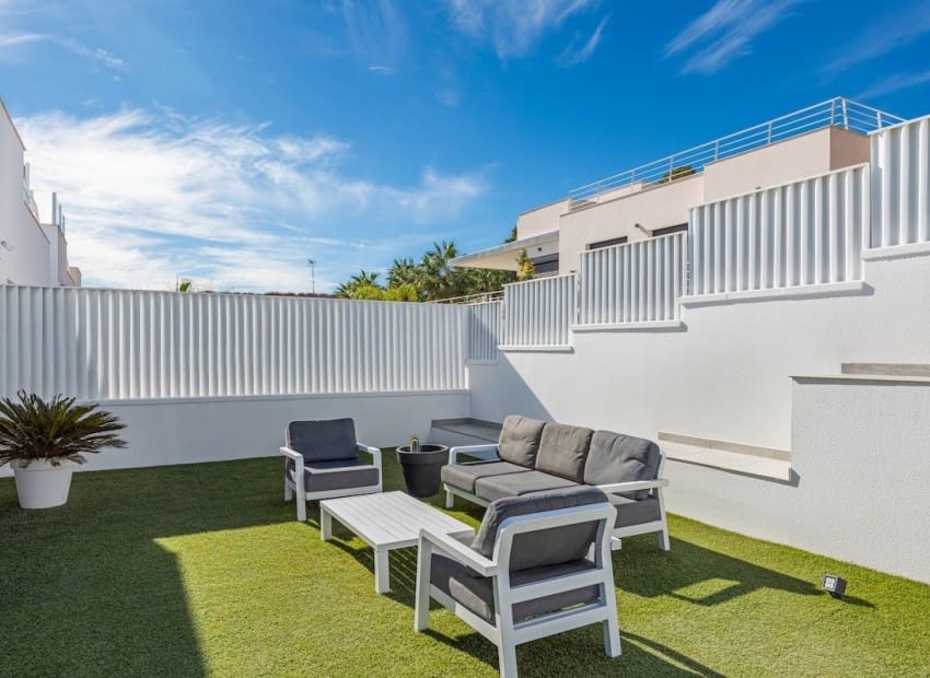 Chalet de 4 habitaciones en San Miguel de Salinas en venta con piscina - 695.000 € (Ref: 9340178)