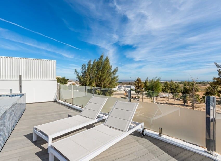 Chalet de 4 habitaciones en San Miguel de Salinas en venta con piscina - 695.000 € (Ref: 9340178)