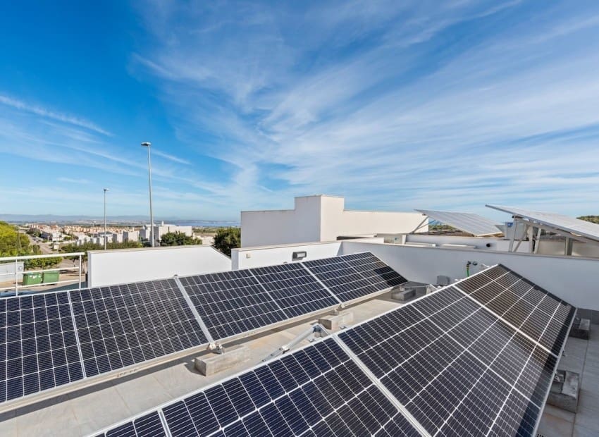 Chalet de 4 habitaciones en San Miguel de Salinas en venta con piscina - 695.000 € (Ref: 9340178)