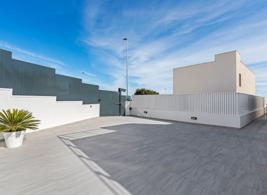 Chalet de 4 habitaciones en San Miguel de Salinas en venta con piscina - 695.000 € (Ref: 9340178)