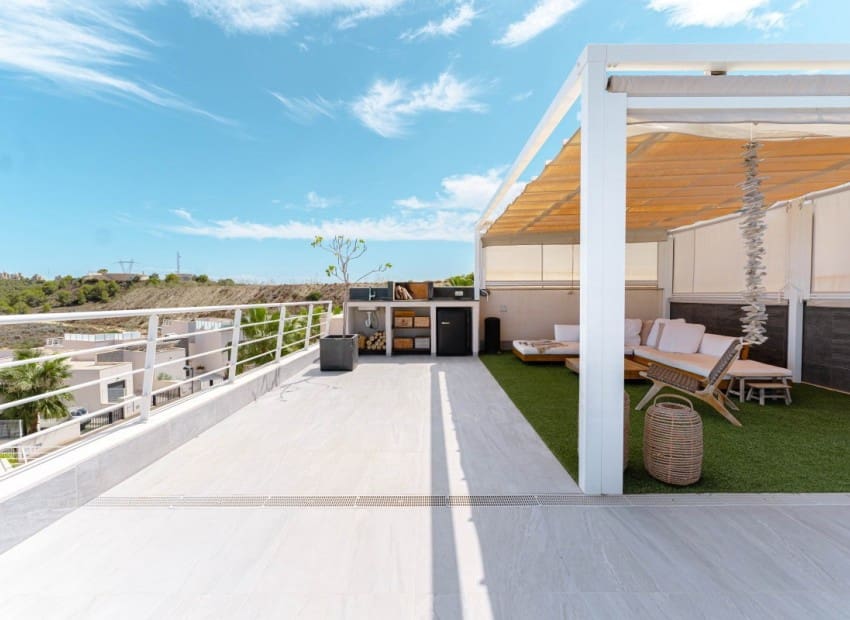 5 Zimmer Villa zu verkaufen in San Miguel de Salinas mit Pool Garage - 799.900 € (Ref: 9341636)