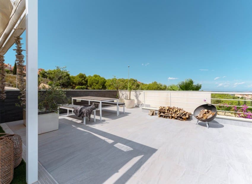 5 Zimmer Villa zu verkaufen in San Miguel de Salinas mit Pool Garage - 799.900 € (Ref: 9341636)