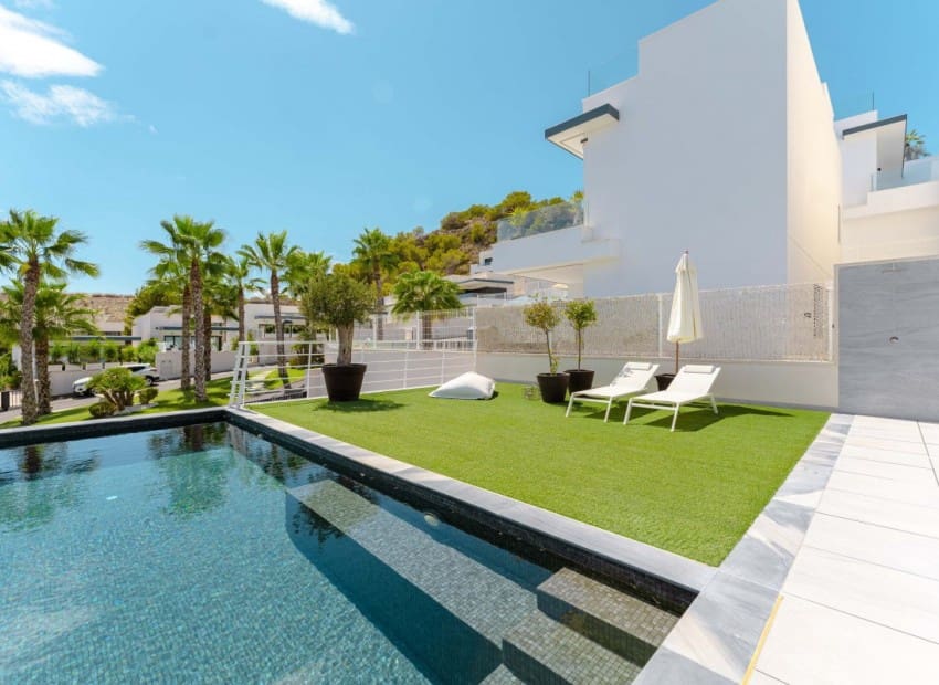 5 Zimmer Villa zu verkaufen in San Miguel de Salinas mit Pool Garage - 799.900 € (Ref: 9341636)