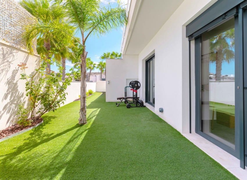 5 Zimmer Villa zu verkaufen in San Miguel de Salinas mit Pool Garage - 799.900 € (Ref: 9341636)