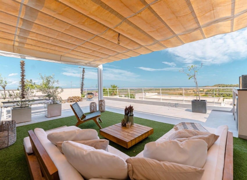 5 Zimmer Villa zu verkaufen in San Miguel de Salinas mit Pool Garage - 799.900 € (Ref: 9341636)