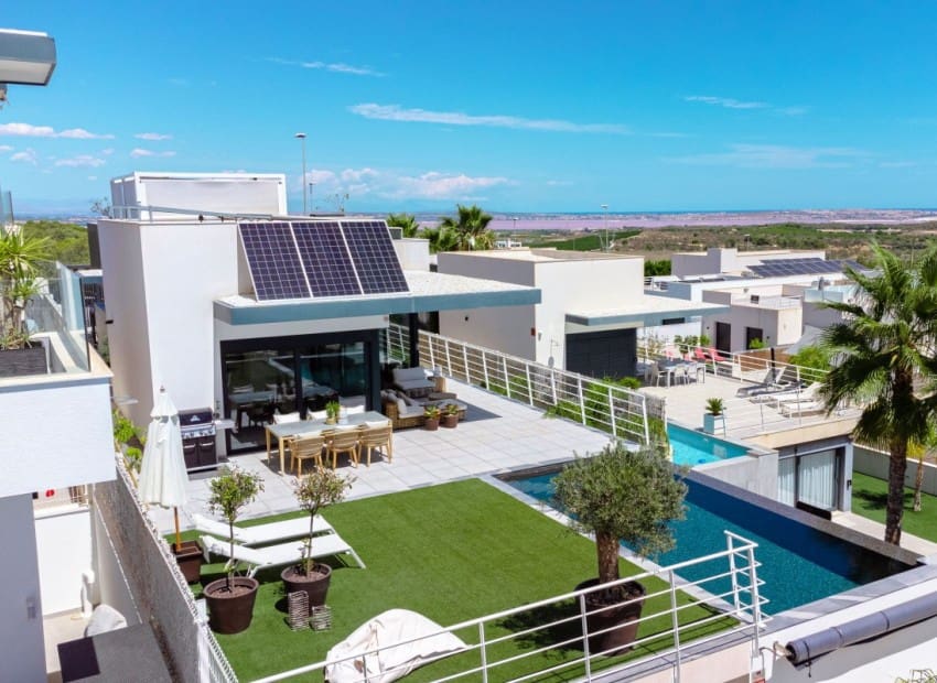 5 Zimmer Villa zu verkaufen in San Miguel de Salinas mit Pool Garage - 799.900 € (Ref: 9341636)