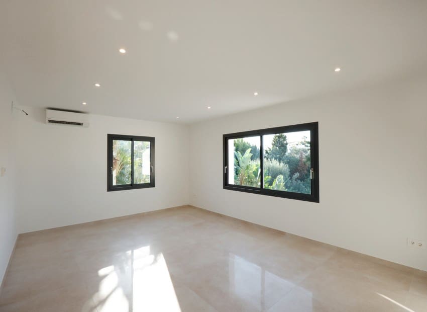 Chalet de 4 habitaciones en Calpe / Calp en venta con piscina - 840.000 € (Ref: 9343580)