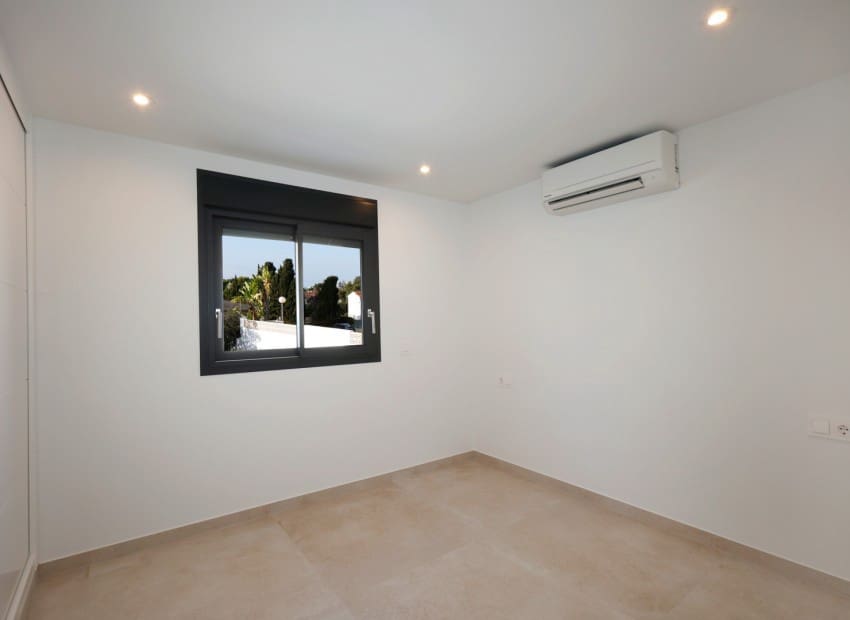 Chalet de 4 habitaciones en Calpe / Calp en venta con piscina - 840.000 € (Ref: 9343580)