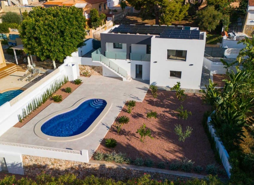 Chalet de 4 habitaciones en Calpe / Calp en venta con piscina - 840.000 € (Ref: 9343580)