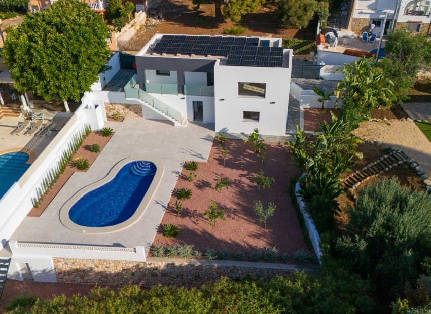 Chalet de 4 habitaciones en Calpe / Calp en venta con piscina - 840.000 € (Ref: 9343580)