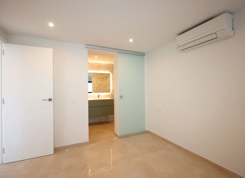 Chalet de 4 habitaciones en Calpe / Calp en venta con piscina - 840.000 € (Ref: 9343580)