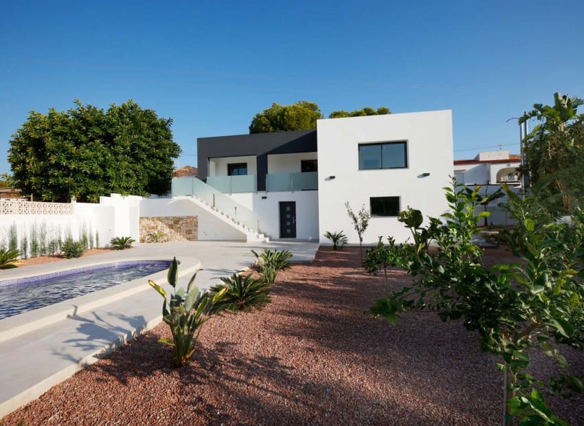 Chalet de 4 habitaciones en Calpe / Calp en venta con piscina - 840.000 € (Ref: 9343580)