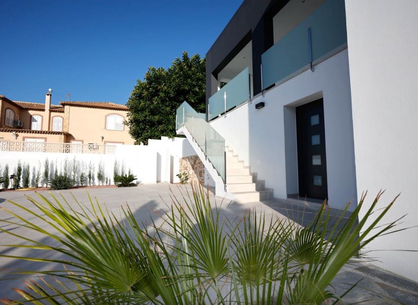Chalet de 4 habitaciones en Calpe / Calp en venta con piscina - 840.000 € (Ref: 9343580)