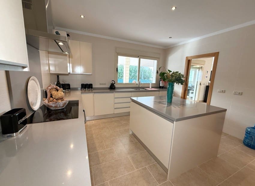 4 bedroom Villa for sale in Calpe / Calp with pool garage - € 899,500 (Ref: 9348431)