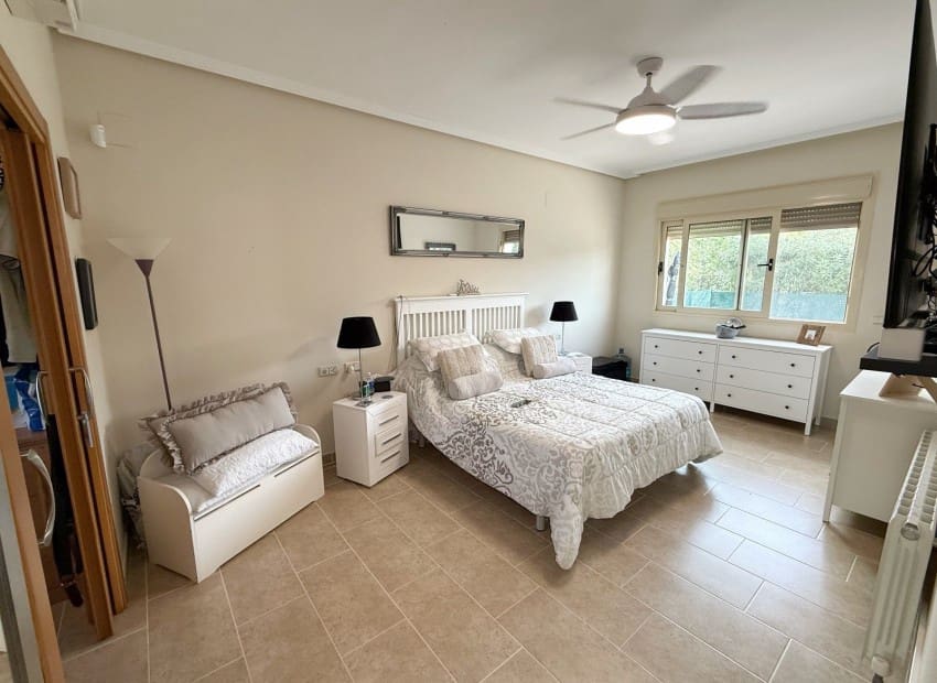 4 bedroom Villa for sale in Calpe / Calp with pool garage - € 899,500 (Ref: 9348431)