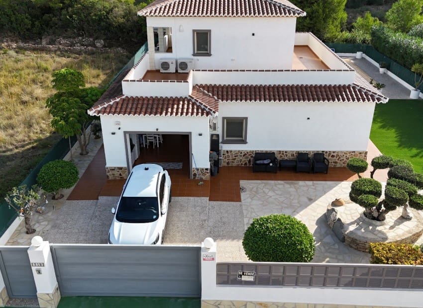 4 bedroom Villa for sale in Calpe / Calp with pool garage - € 899,500 (Ref: 9348431)