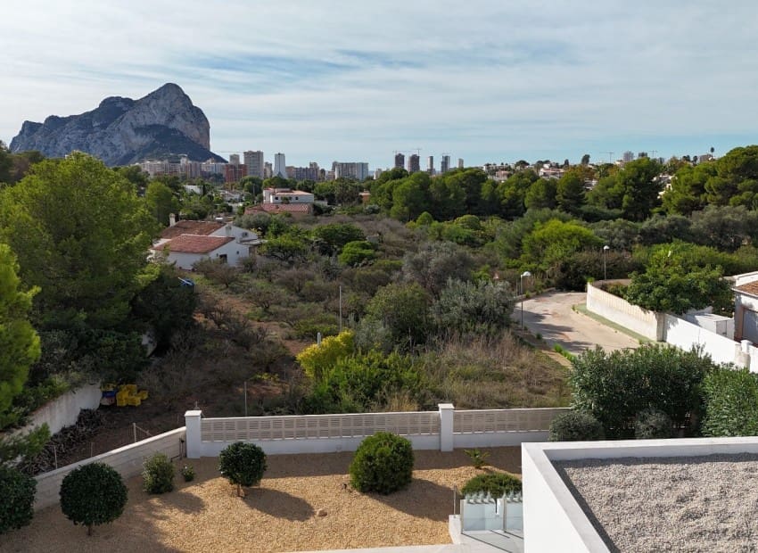 4 bedroom Villa for sale in Calpe / Calp with pool garage - € 899,500 (Ref: 9348431)
