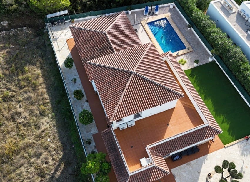 4 bedroom Villa for sale in Calpe / Calp with pool garage - € 899,500 (Ref: 9348431)