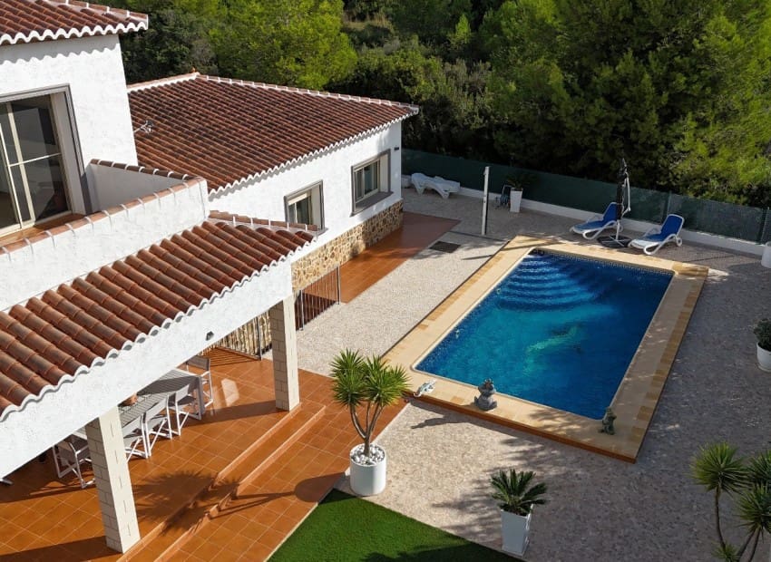 4 bedroom Villa for sale in Calpe / Calp with pool garage - € 899,500 (Ref: 9348431)