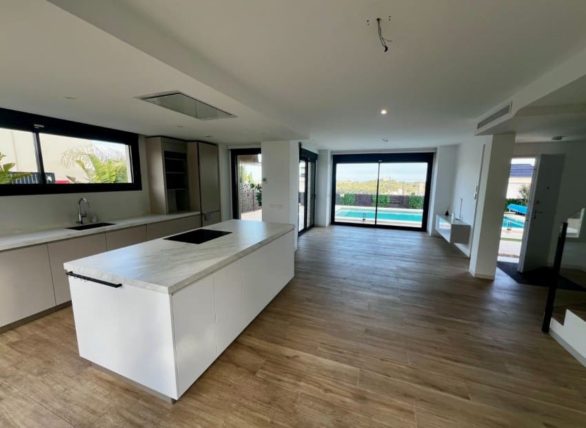 3 bedroom Villa for sale in Polop with pool - € 575,000 (Ref: 9352889)