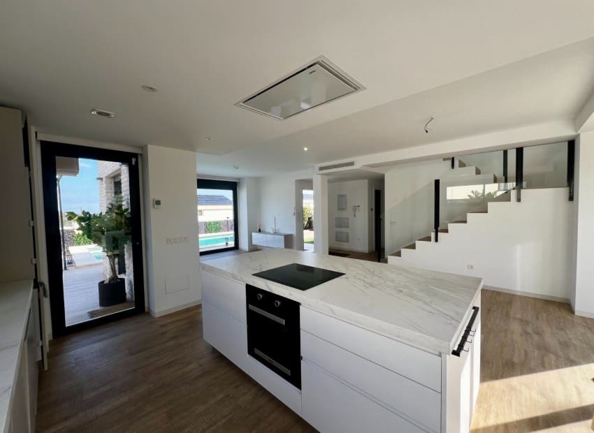 3 bedroom Villa for sale in Polop with pool - € 575,000 (Ref: 9352889)