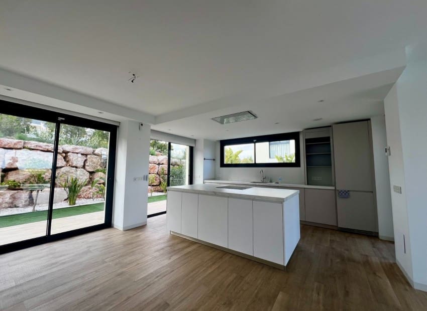 3 bedroom Villa for sale in Polop with pool - € 575,000 (Ref: 9352889)