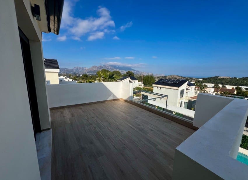 3 bedroom Villa for sale in Polop with pool - € 575,000 (Ref: 9352889)