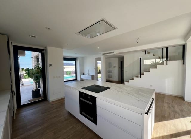 3 bedroom Villa for sale in Polop with pool - € 575,000 (Ref: 9352889)