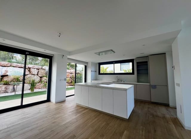 3 bedroom Villa for sale in Polop with pool - € 575,000 (Ref: 9352889)