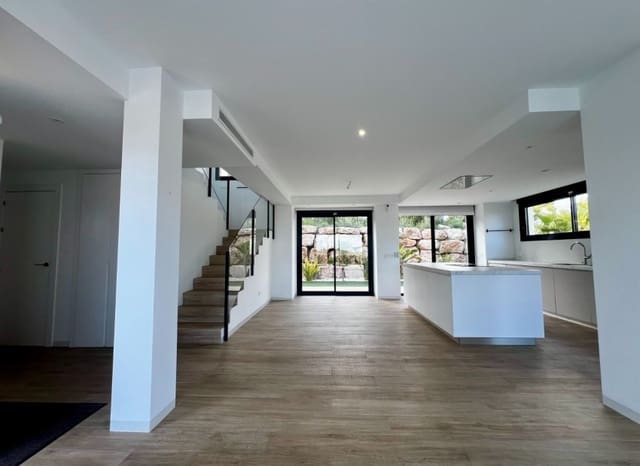 3 bedroom Villa for sale in Polop with pool - € 575,000 (Ref: 9352889)