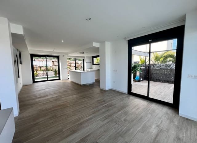 3 bedroom Villa for sale in Polop with pool - € 575,000 (Ref: 9352889)