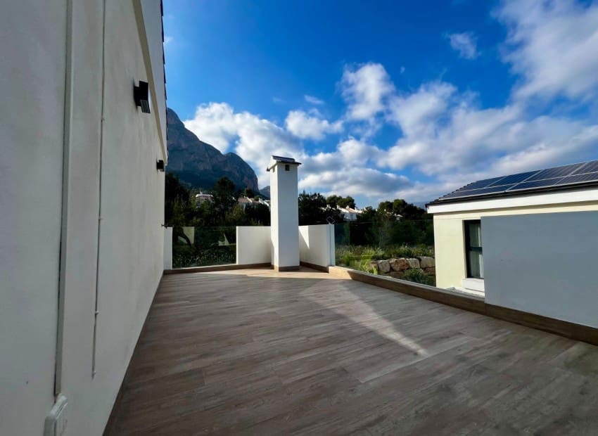 3 bedroom Villa for sale in Polop with pool - € 575,000 (Ref: 9352889)