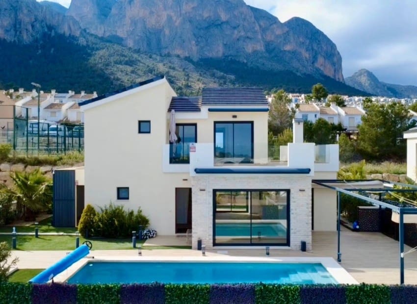 3 bedroom Villa for sale in Polop with pool - € 575,000 (Ref: 9352889)