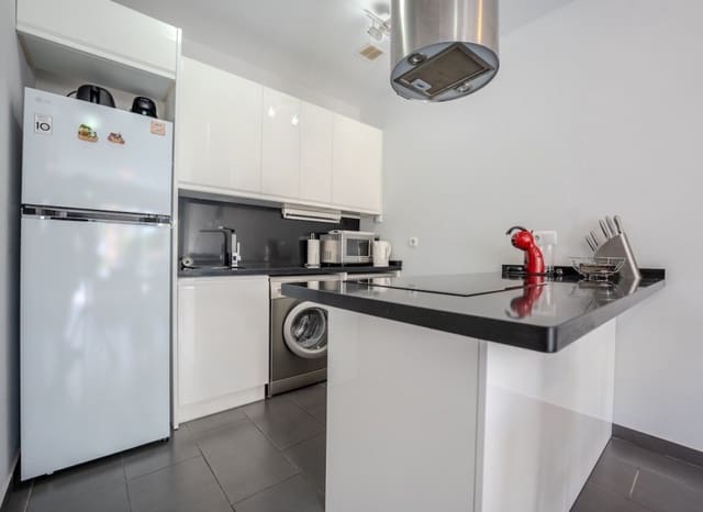 Casa de 2 habitaciones en Villamartin, Orihuela en venta con piscina - 242.000 € (Ref: 9363313)