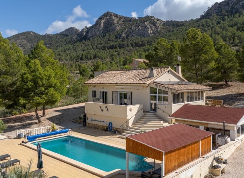 4 soveværelse Finca/Landehus til salg i La Zarza med swimmingpool garage - € 385.000 (Ref: 9394250)