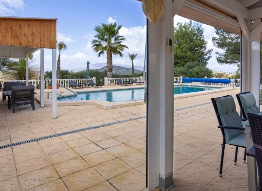 4 soveværelse Finca/Landehus til salg i La Zarza med swimmingpool garage - € 385.000 (Ref: 9394250)