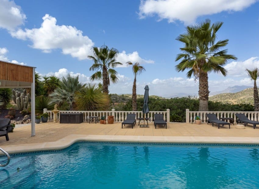 4 soveværelse Finca/Landehus til salg i La Zarza med swimmingpool garage - € 385.000 (Ref: 9394250)