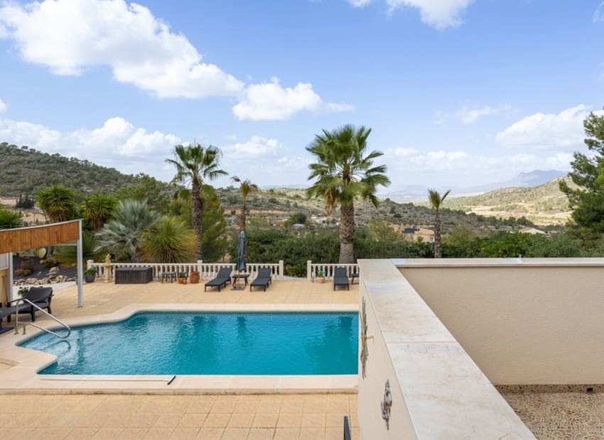 4 soveværelse Finca/Landehus til salg i La Zarza med swimmingpool garage - € 385.000 (Ref: 9394250)