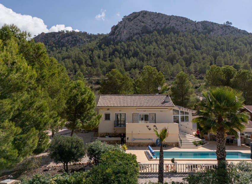 4 soveværelse Finca/Landehus til salg i La Zarza med swimmingpool garage - € 385.000 (Ref: 9394250)